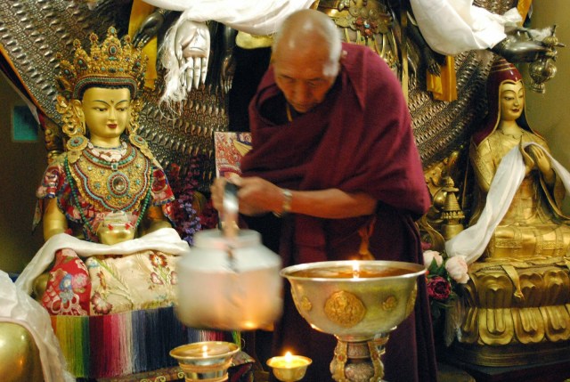 01%2BTea%2BMonk Buddhist Monks Blessed Tea With Good Intention – Here’s What Happened