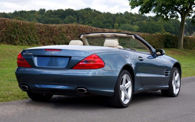 mercedes-1327628_1920-1080x675